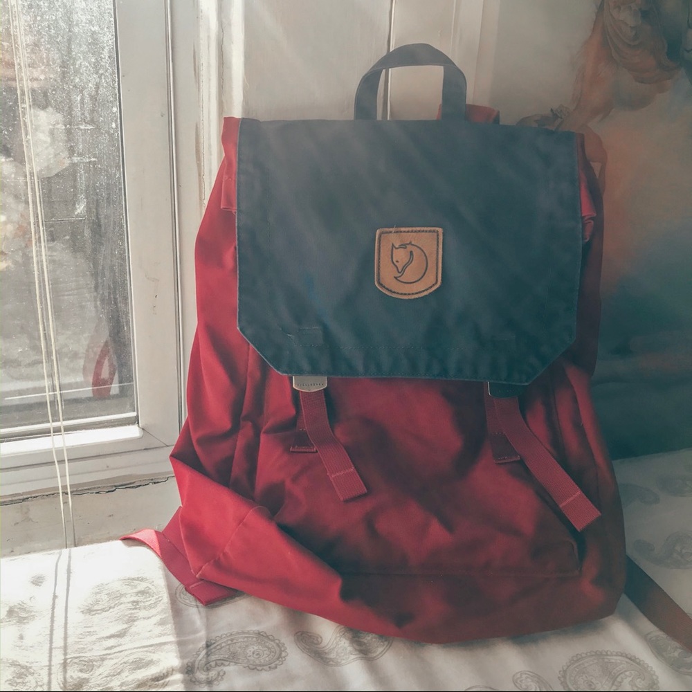 Fjallraven Foldsack No. 1 in Ox Red/Navy